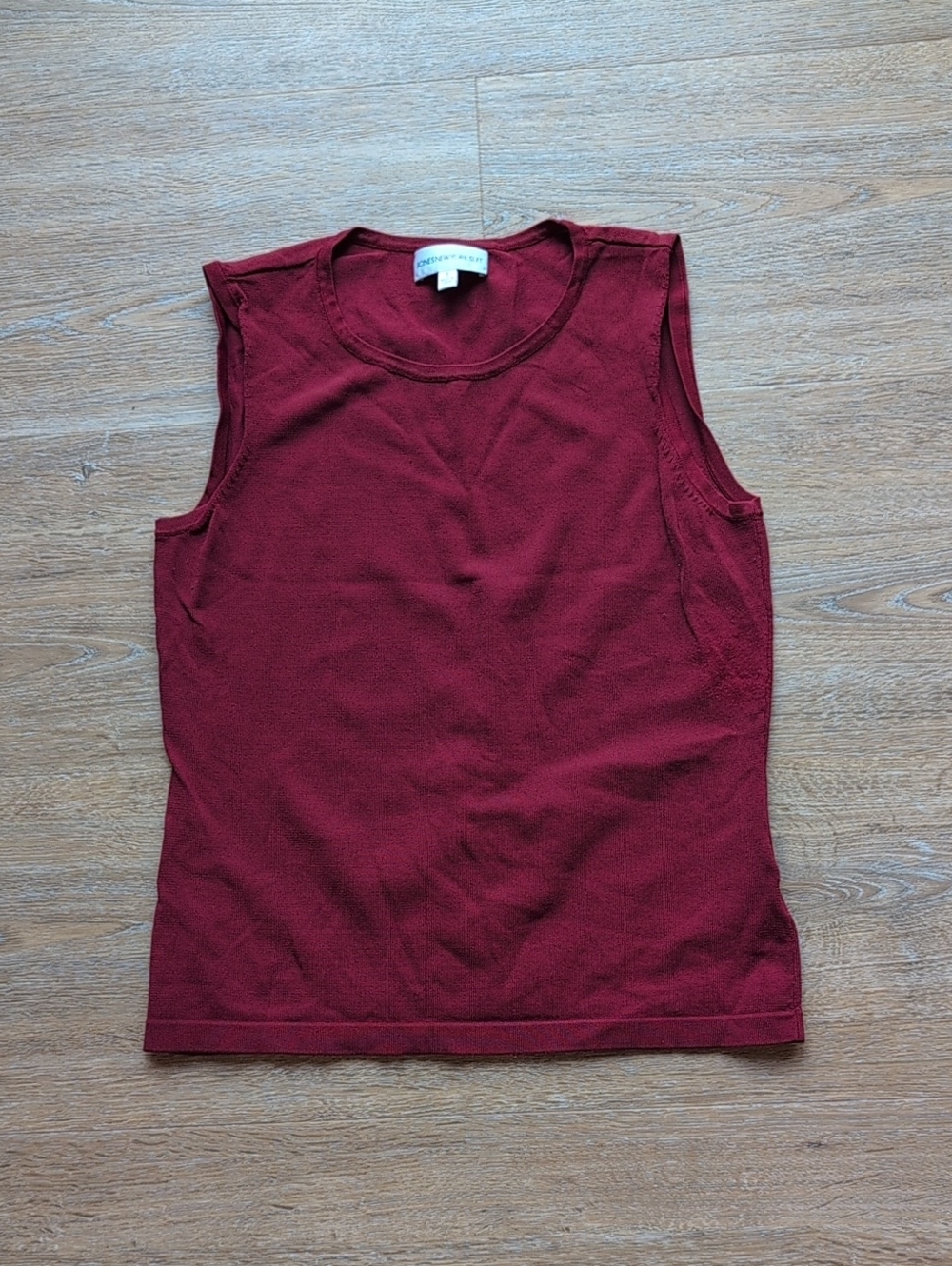 Jones New York Sleeveless Crewneck Tank in Burgundy, Size 6